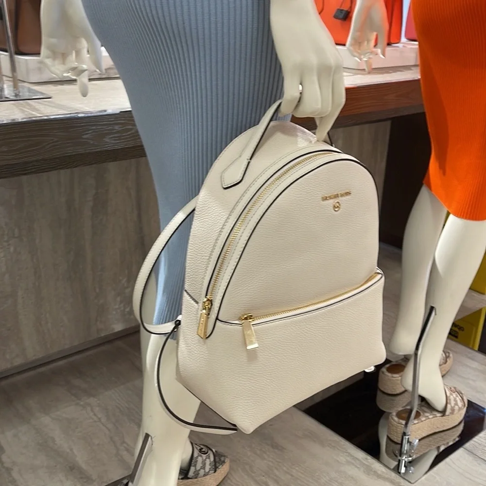 Michael Kors Women's Valerie Medium Pebbled Leather Backpack
Light Cream 
NWT - Picture 5 of 16